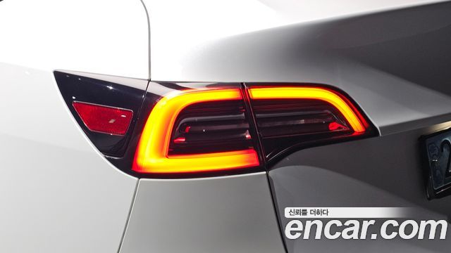 Tesla Model Y Long Range AWD 2022 — фото 29