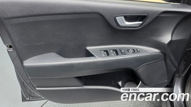 Kia Stonic 1.4 Prestige 2019 — фото 24