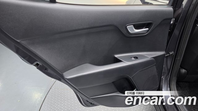 Kia Stonic 1.4 Prestige 2019 — фото 25