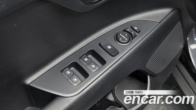 Kia Stonic 1.4 Prestige 2019 — фото 28