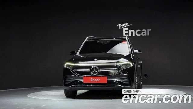 Mercedes-Benz EQB (X243) EQB300 4MATIC AMG Line 2023 — фото 3
