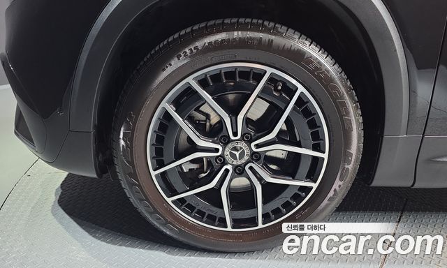 Mercedes-Benz EQB (X243) EQB300 4MATIC AMG Line 2023 — фото 5