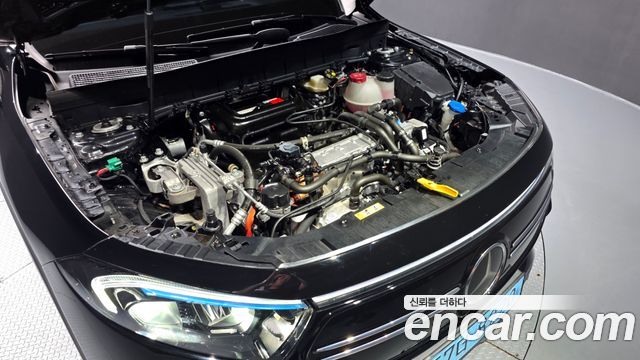 Mercedes-Benz EQB (X243) EQB300 4MATIC AMG Line 2023 — фото 6