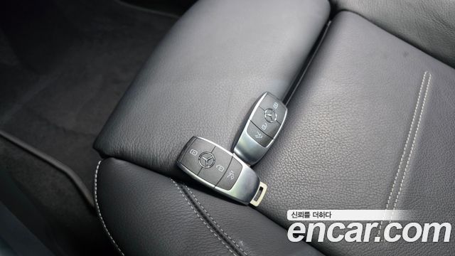 Mercedes-Benz EQB (X243) EQB300 4MATIC AMG Line 2023 — фото 27