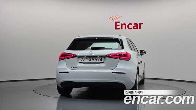 Mercedes-Benz A-Class (W177) A220 Hatchback 2019 — фото 4