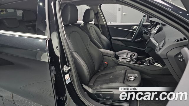 BMW 1 Series (F40) 120i Sports 2022 — фото 12