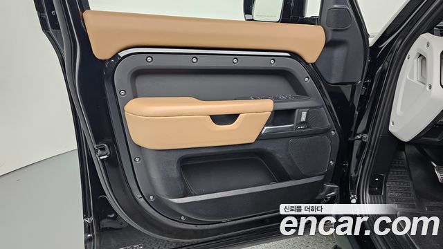 Land Rover Defender (L663) 110 D300 X-Dynamic HSE 2025 — фото 24