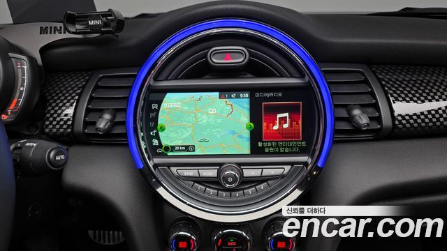 MINI Cooper S Convertible Standard 3rd 2018 — фото 13