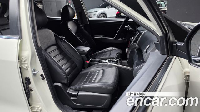 KG Mobility (SsangYong) Tivoli LX 2WD HI-DLX 2015 — фото 11
