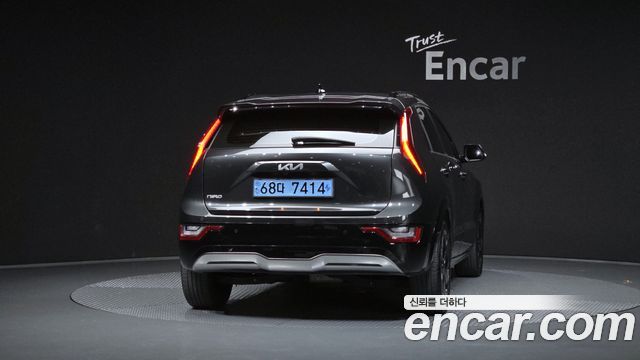 Kia Niro EV Earth 2023 — фото 4
