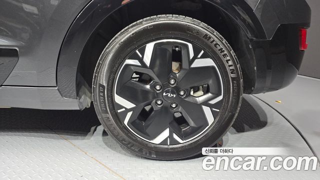 Kia Niro EV Earth 2023 — фото 21