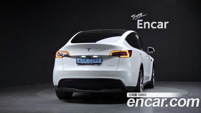 Tesla Model Y Long Range AWD 2023 — фото 4