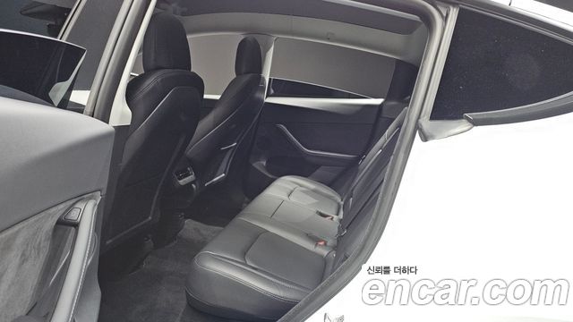 Tesla Model Y Long Range AWD 2023 — фото 15
