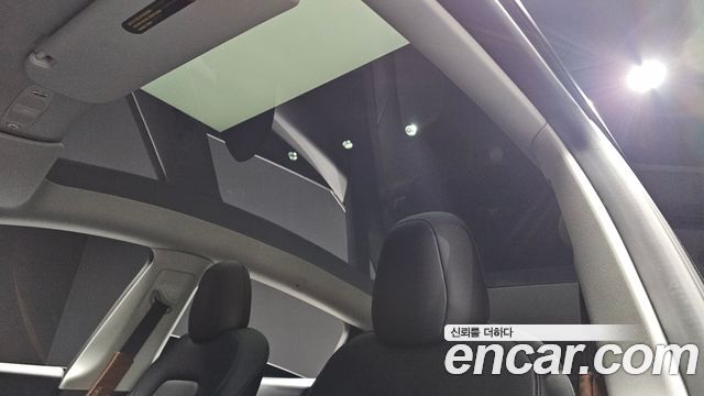 Tesla Model Y Long Range AWD 2023 — фото 21