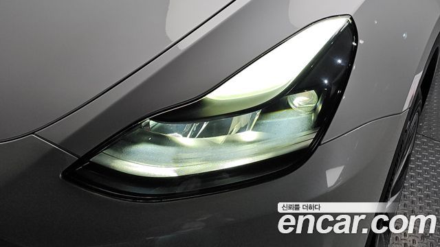 Tesla Model Y Long Range AWD 2023 — фото 28