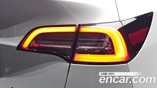 Tesla Model Y Long Range AWD 2023 — фото 29