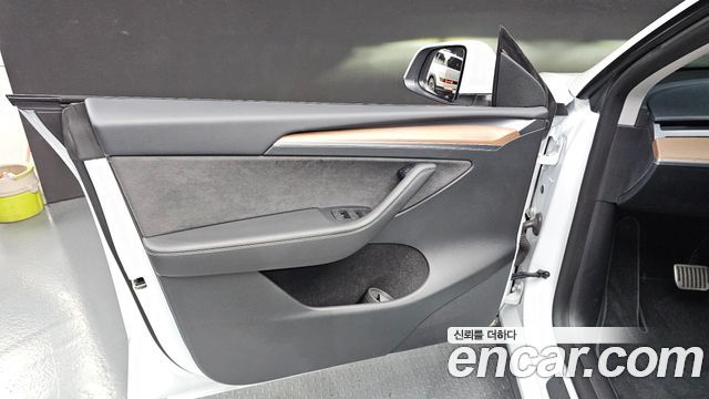 Tesla Model Y Long Range AWD 2023 — фото 30