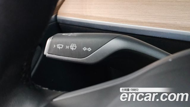 Tesla Model Y Long Range AWD 2023 — фото 33