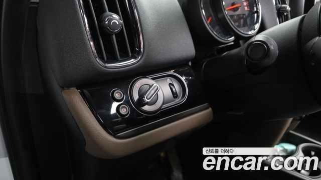 MINI Cooper D Countryman Standard 2nd 2018 — фото 36