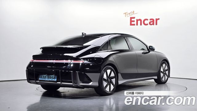 Hyundai Ioniq 6 Long Range Exclusive + 2023 — фото 2