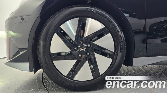 Hyundai Ioniq 6 Long Range Exclusive + 2023 — фото 5
