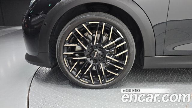 MINI Cooper S (IV) 5 Door Favoured 2025 — фото 5