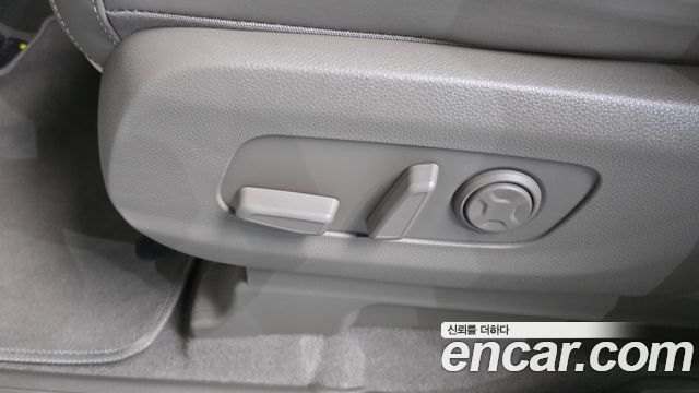 Kia Carnival (IV) Gasoline 4-Seater Hi-Limousine Signature 2023 — фото 31