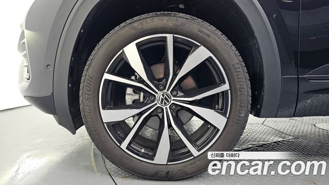 Volkswagen Atlas 2.0 TSI R-LINE 7-Seater 2025 — фото 5