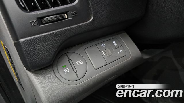 Hyundai Grand Starex 4WD Wagon 12-Seater Smart 2019 — фото 19