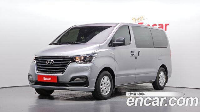 Hyundai Grand Starex Van 3-Seater Smart