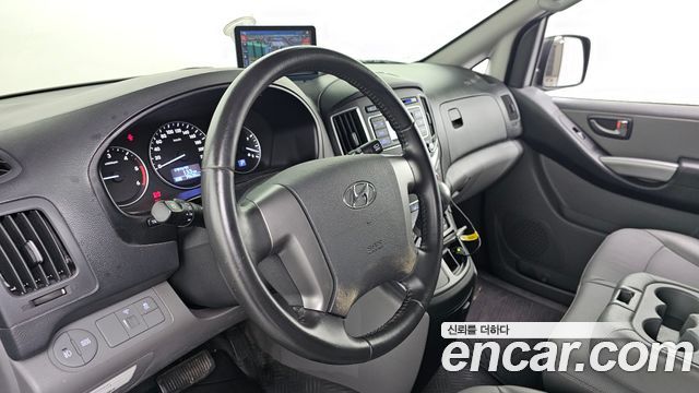 Hyundai Grand Starex Van 3-Seater Smart 2021 — фото 11