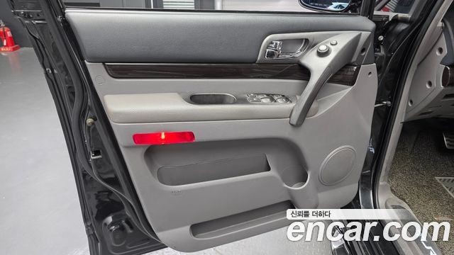 KG Mobility (SsangYong) Korando Turismo 4WD RX 11-seater 2016 — фото 24