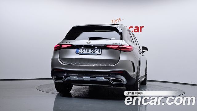 Mercedes-Benz GLC-Class (X254) GLC300 4MATIC AMG Line 2024 — фото 4