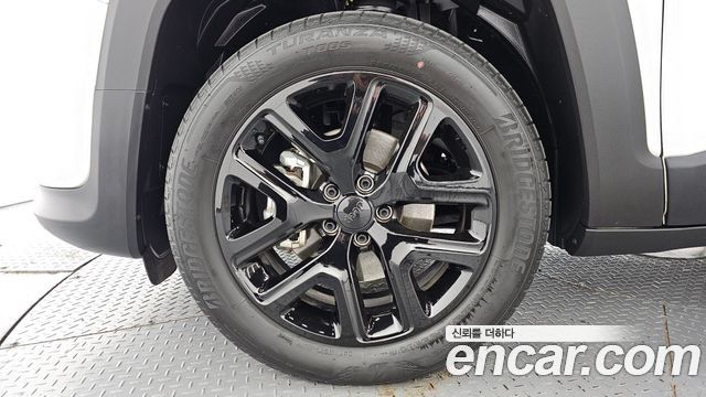 Jeep Renegade 1.3 Limited 2023 — фото 5