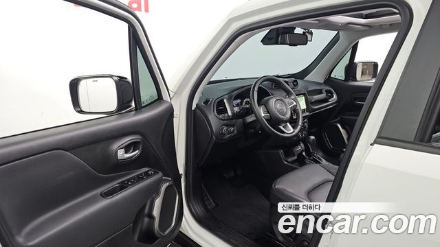 Jeep Renegade 1.3 Limited 2023 — фото 10