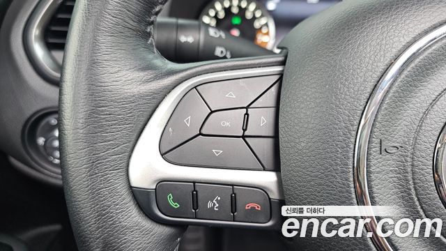 Jeep Renegade 1.3 Limited 2023 — фото 19