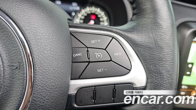 Jeep Renegade 1.3 Limited 2023 — фото 20