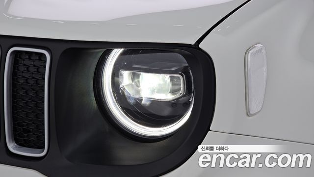 Jeep Renegade 1.3 Limited 2023 — фото 22
