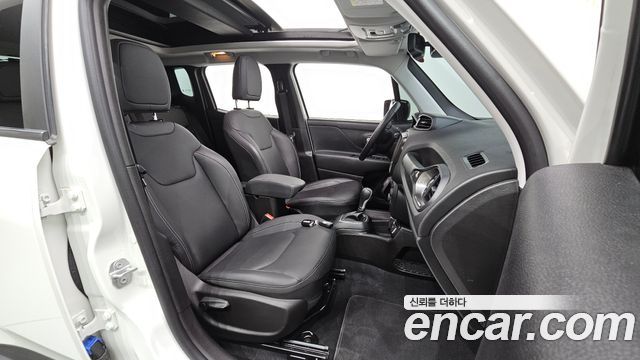 Jeep Renegade 1.3 Limited 2023 — фото 26