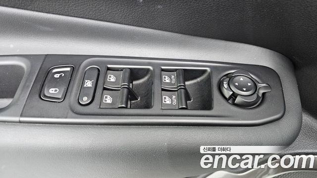 Jeep Renegade 1.3 Limited 2023 — фото 30