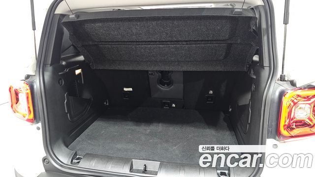 Jeep Renegade 1.3 Limited 2023 — фото 32