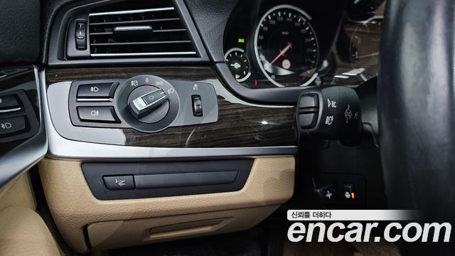 BMW 5 Series (F10) 528i xDrive Luxury Plus 2015 — фото 16