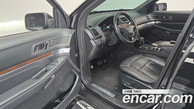 Ford Explorer 2.3 Limited 4WD 5th 2019 — фото 10