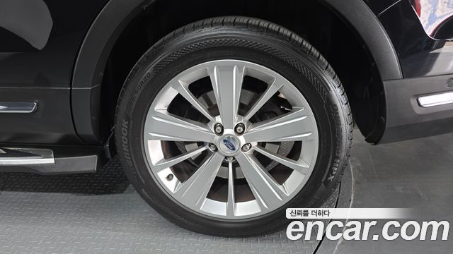 Ford Explorer 2.3 Limited 4WD 5th 2019 — фото 21