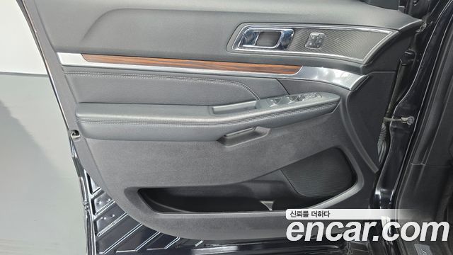 Ford Explorer 2.3 Limited 4WD 5th 2019 — фото 24