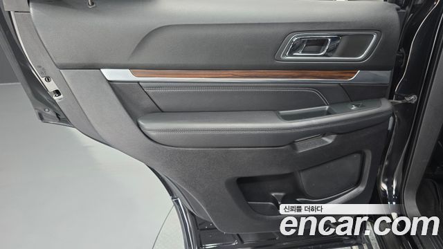 Ford Explorer 2.3 Limited 4WD 5th 2019 — фото 25