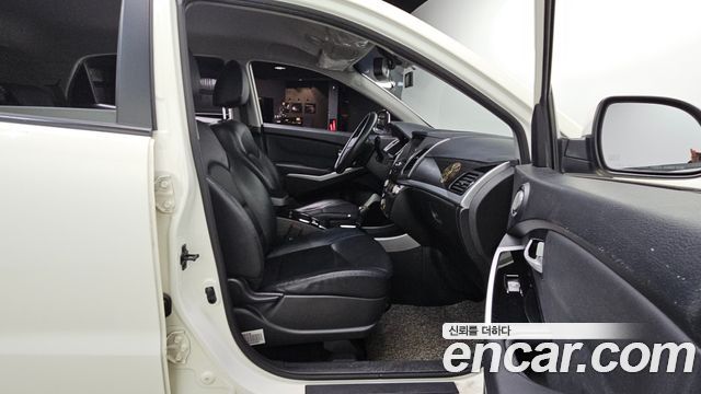 KG Mobility (SsangYong) Korando C 2.0 RX 2WD DLX 2015 — фото 12