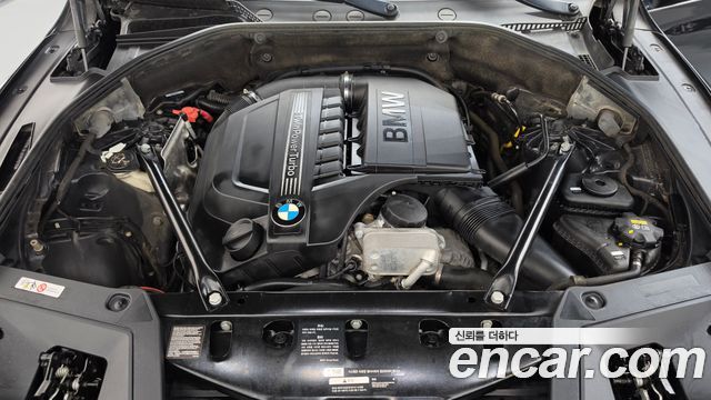 BMW 5 Series GT (F07) GT xDrive 2016 — фото 6