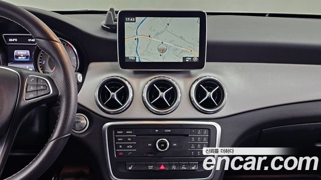 Mercedes-Benz GLA-Class (X156) GLA200 d 2016 — фото 14