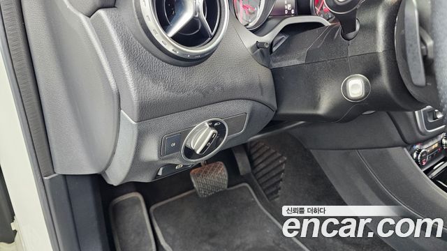 Mercedes-Benz GLA-Class (X156) GLA200 d 2016 — фото 16
